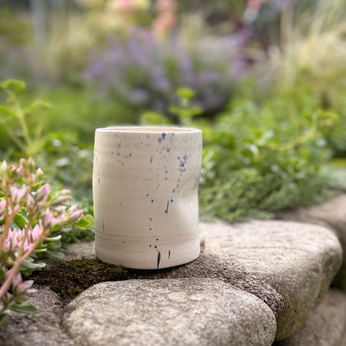 Pinch Mug- white speckles