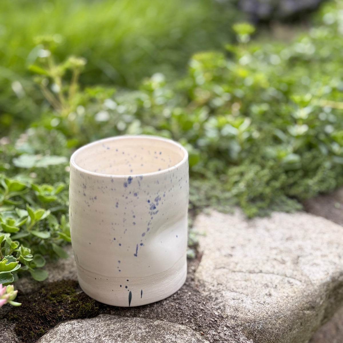 Pinch Mug- white speckles