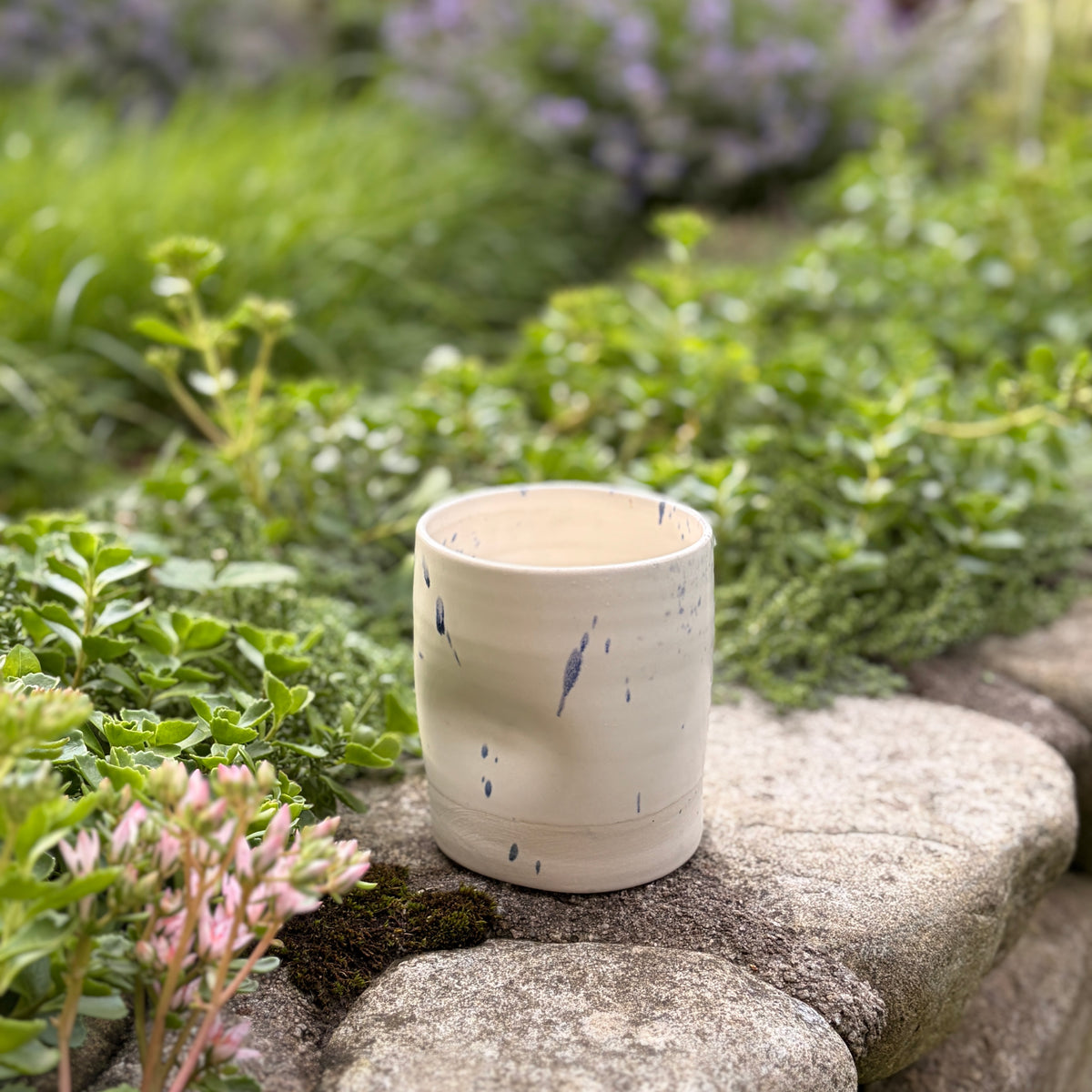 Pinch Mug- white speckles